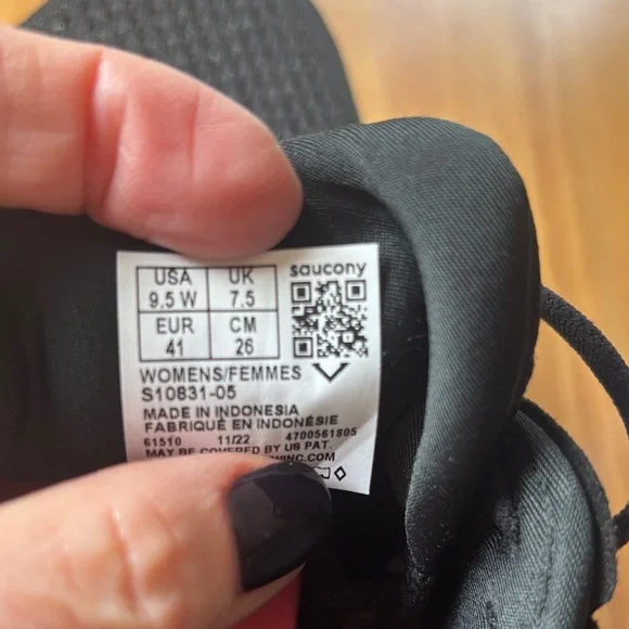 Womens Saucony Black & White PWRRUN Ride 16 Running Shoes size 9.5w wide 41 New! - Picture 7 of 7